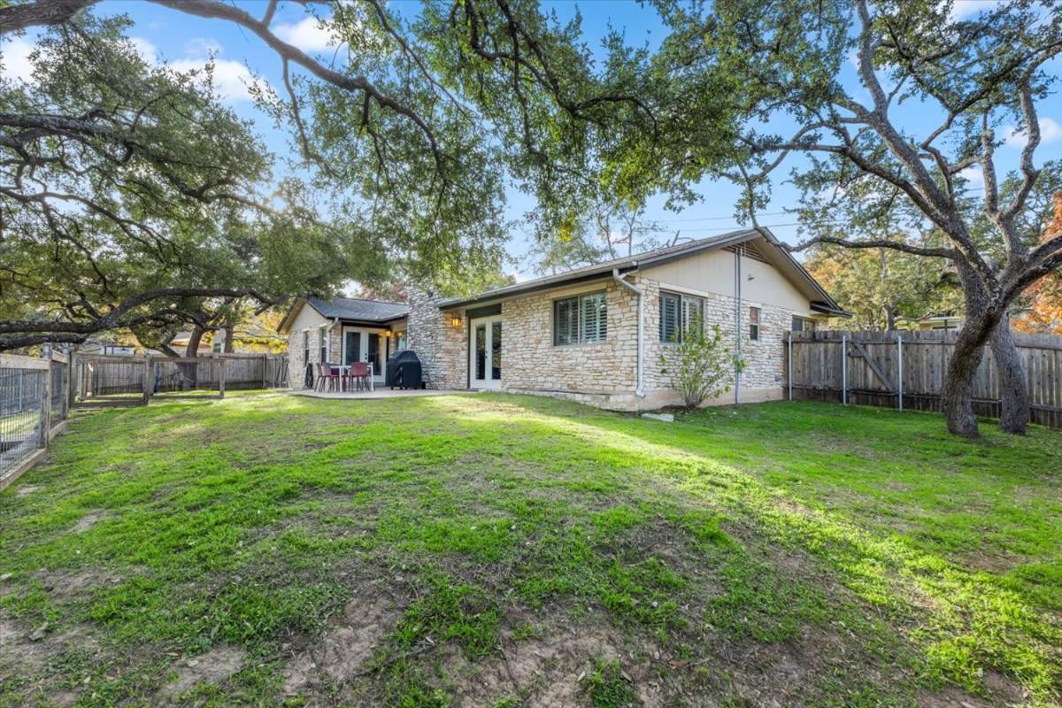 Spacious Retreat W Private Pool & Plenty Of Space Villa Austin Exterior photo