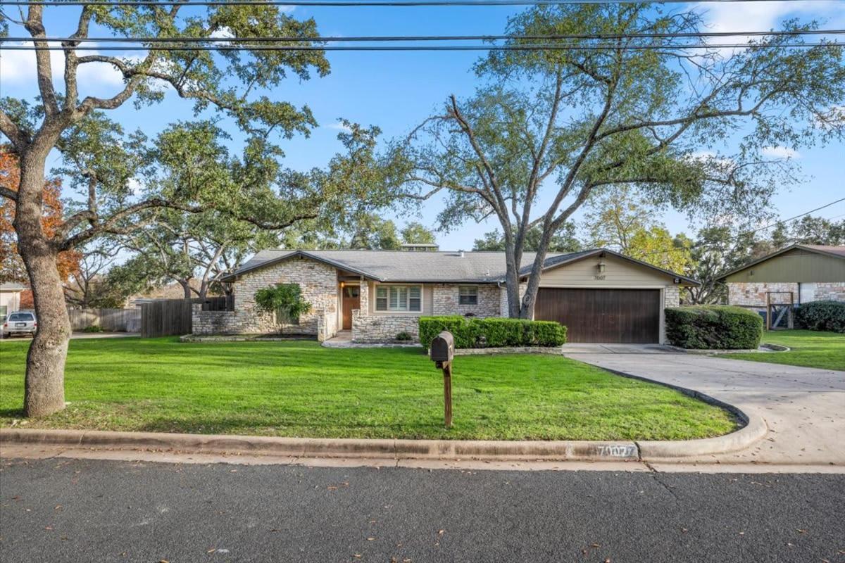 Spacious Retreat W Private Pool & Plenty Of Space Villa Austin Exterior photo