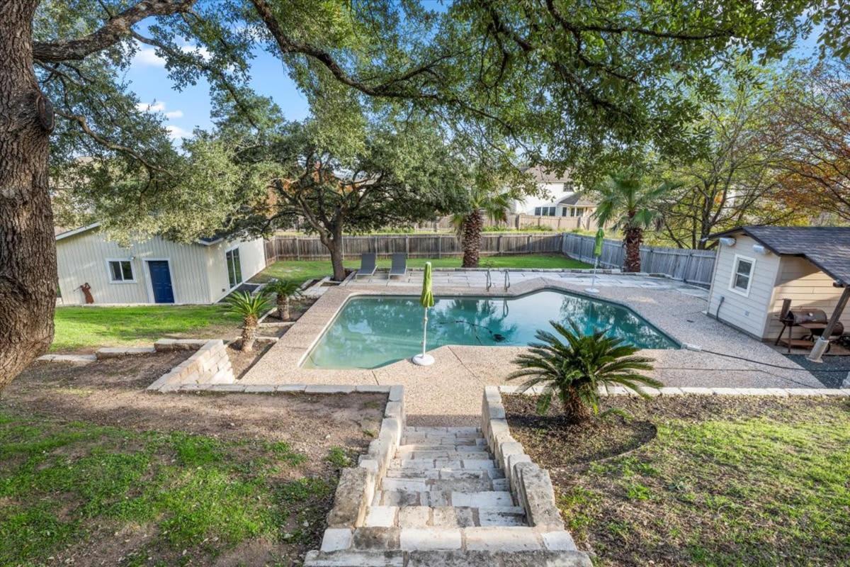 Spacious Retreat W Private Pool & Plenty Of Space Villa Austin Exterior photo